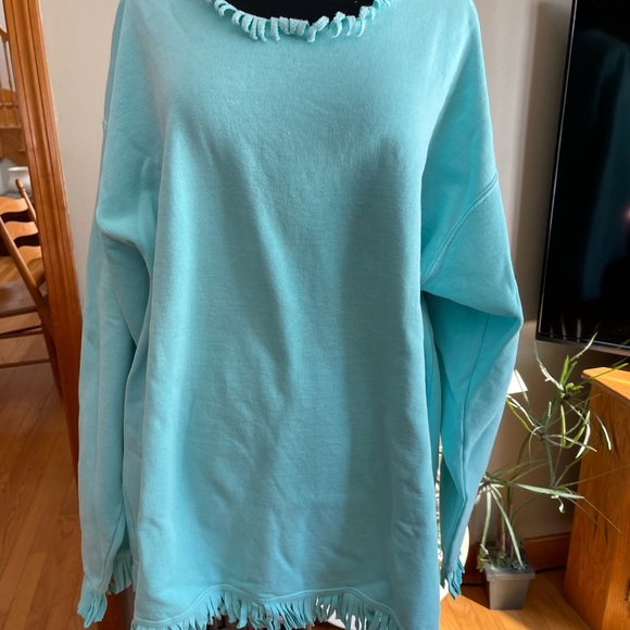 Sweatshirt beach coverup or just a great casual top - Picture 11 of 14